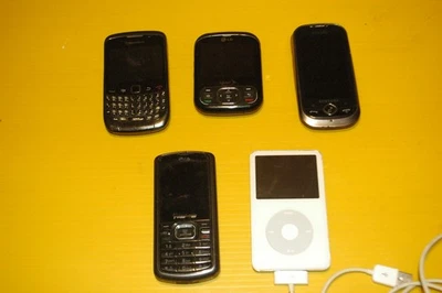 Lot Of 4 Cell Phones + 1 Ipod For Parts Only Misc Brands Untested As Is - Image 1 of 4