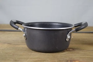 Olla para salsa Tramontina de 2 asas 1,5 cuartos de galón esmalte de porcelana antiadherente hecha en EE. UU. negra - Imagen 1 de 4