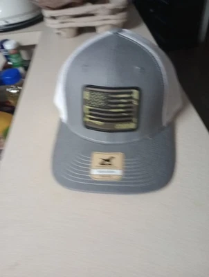 *NUEVO: Dover Bluff Hat Co. multicolor con diseño de bandera americana camuflado* Foto 1 de 4