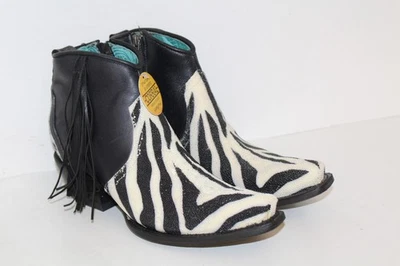 Botas botín Corral para mujer con flecos estampado de cebra y hueso talla 10M Foto 1 de 4