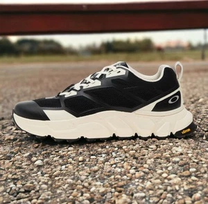 MENS OAKLEY LIGHT BREATHE BLACK/ARCTIC WHITE Hiking Trail Shoes - Picture 1 of 6