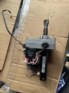NordicTrack Elite 900 / Pro-form Pro 5000 Treadmill Incline Motor C1026B4759 - Picture 1 of 4