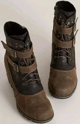 Bota de cuña Hermione por la hebilla para mujer talla 8,5 negra y marrón sin clasificación Foto 1 de 4