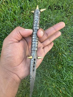 Cuchillo de acero Damasco hecho a mano personalizado clavos de latón Foto 1 de 4