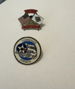 Segunda Guerra Mundial Segunda Guerra Mundial Banderas de Veteranos Tuskegee Aviadores EE. UU. SOMBRERO SOLAPA PIN MILITAR - Imagen 1 de 3