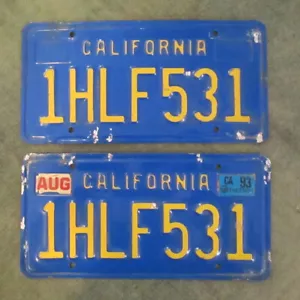 Par de placas de licencia de California de 1970 YOM # 1HLF531 azul histórico 1993 - Imagen 1 de 1