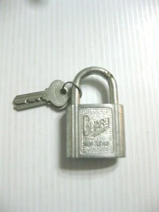 Vintage Guard Security Rustless Lock With Two (2) Keys US, Great Pre Owned Cond - Picture 1 of 2