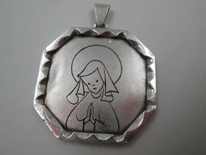 Medalla religiosa Niña con halo. Plata de ley 925. Cuadrada. Años 70. España - Imagen 1 de 4