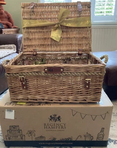 REGENCY HAMPERS LARGE HAMPER BASKET INC BOX, STRAW AND TISSUE PAPER - Picture 1 of 16