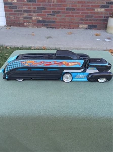 Mattel Hot Wheels Car Carrier Vehicle Semi Truck Cargo Transport 2002 EUC - Picture 1 of 3