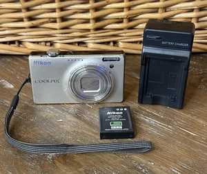 Nikon Coolpix S6000 14.2MP 7x Zoom Compact Digital Camera - PLEASE READ - PARTS - Picture 1 of 18