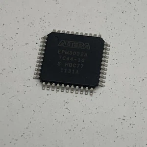 Altera EPM3032A Programmierbares Logikgerät CMOS EEPROM, 600 Gatter, 32 Makrozellen - Bild 1 von 7