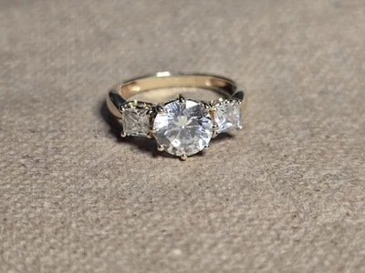 14kt Gold Cubic Zirconia 3 Stone Engagement Ring S.C.C. Sz 6.5 3.7grams Pretty - Image 1 of 4
