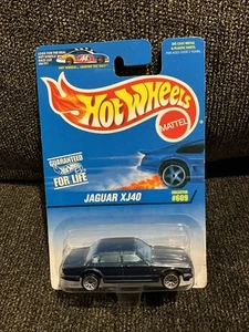 Tarjeta Hot Wheels 1996 azul/blanco Jaguar XJ40 azul oscuro con radios de encaje cromado - Imagen 1 de 8