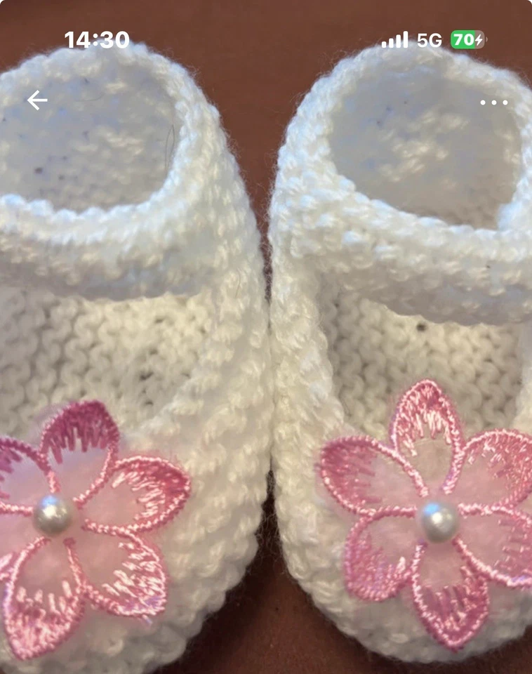 Pretty Handknitted Baby Girls Soft Shoes Newborn 0-3 flower and pearl   - Image 1 of 1