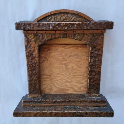 Marco de fotos de cobre martillado artes y manualidades arte popular del siglo XIX o principios del XX Foto 1 de 4