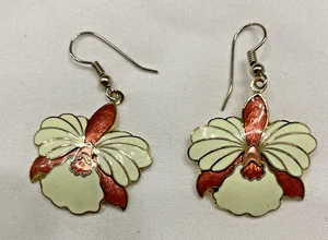 Vtg. Enamel Flower Earrings In Black Velvet Gift Box. Excellent Condition! - Picture 1 of 5