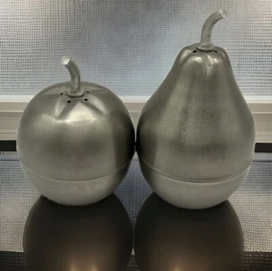 Vintage Metal Pear & Apple Salt & Pepper Shakers Art Deco Kitchen MCM - Bild 1 von 7