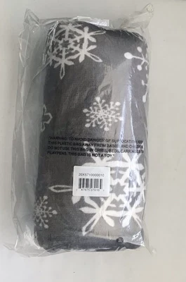 Kata Premium - Throw Blanket Gray With Snowflakes 100% Polyester (NEW) - Image 1 of 4
