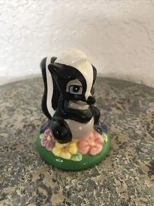 Disney Bambi's Friend Stinktier Blume Porzellan Keramik Figur  - Bild 1 von 4