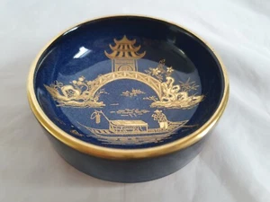 CARLTON WARE AZUL Y DORADO ENCANTADOR PLATO PEQUEÑO ART DECO, ESCENA ORIENTAL - Imagen 1 de 7