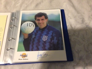 WESTMINSTER AUTOGRAPHED EDITION PETER SHILTON ENGLAND LEICESTER STOKE NOTTINGHAM - Picture 1 of 3