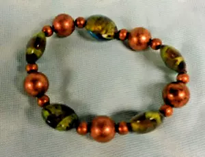 VINTAGE STRETCH BRACELET GREEN & COPPER FLAT DISCS & BALLS NEW NEVER USED - Picture 1 of 4