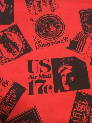 Diseños de estampillas postales negras vintage en tela roja telas de madera Weil 1 Y algodón Foto 1 de 4