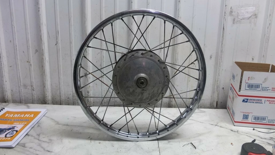 Llanta delantera 75 Yamaha RD125 RD 125  Foto 1 de 4