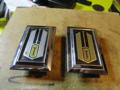 1979 - 1985 OLDSMOBILE TORONADO ЭМБЛЕМА ПАРА GM 254743 OEM - Изображение 1 из 2