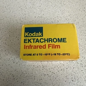 Película Kodak Ektachrome IE color infrarrojo 35 mm caducada 1977 (aerocromo) RARA - Imagen 1 de 7