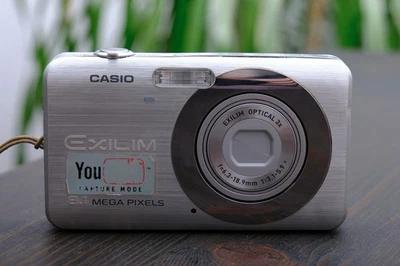 Casio Exilim EX Z80 | silber | sehr schöne, kompakte 8 MP Digitalkamera - Bild 1 von 3