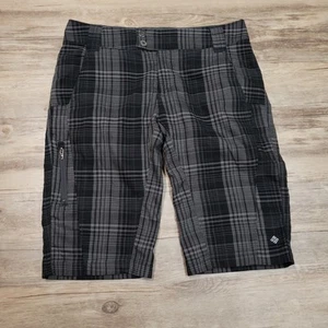 Columbia Shorts Womens sz 2 Black Gray Plaid Omni-Shade Omni-Wick Outdoor Hiking - Picture 1 of 12