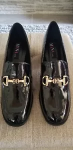 WOMENS/MENS SHOES - Picture 1 of 12