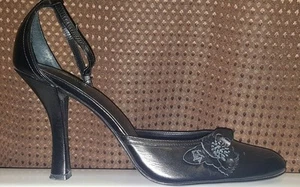 Scarpe eleganti Guess nere con cinturino alla caviglia e fiore taglia 10 m - Foto 1 di 6