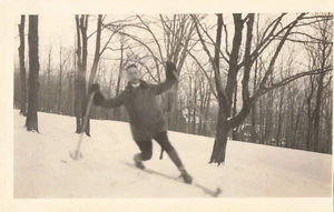 Sci di fondo bello giovane uomo sci di fondo vintage Fotografia P047 - Foto 1 di 2