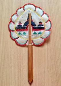 VENTILATORE A MANO IN PELLE SOFFIAGGIO OGGETTI DA COLLEZIONE SOUVENIR ARTIGIANALE RICORDO THAILANDIA REGALO - Foto 1 di 4