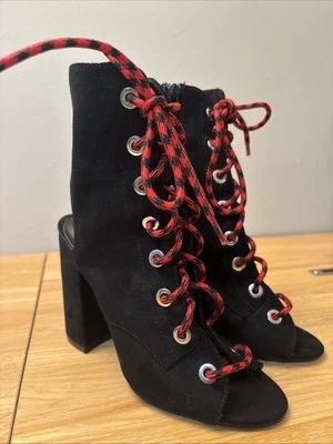 Forever 21 - Gamuza sintética negra, rojo/negro con cordones, punta/talón abierto talla 5,5 Foto 1 de 4