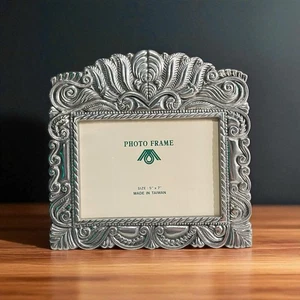 Zinn verzierter Fotorahmen hält 5 x 7 Zoll Foto ohne Glas - Bild 1 von 10