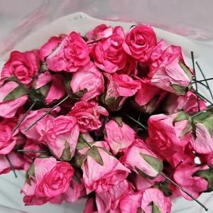 Pequeño papel hecho a mano rosas rosas 20 mm proyecto artesanal 7 onzas arte decoración exhibiciones - Imagen 1 de 6