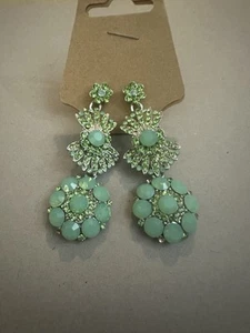 Green Chandelier Style Pierced Earrings Rhinestone & Beads Silvertone Beautiful - Imagen 1 de 7