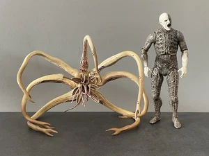 Prometheus Trilobite & Battle Damaged Engineer Action Figure Neca - Picture 1 of 6