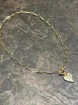 Collar de cadena con clip de oro con dije de corazón y cierre de palanca día de San Valentín Foto 1 de 4