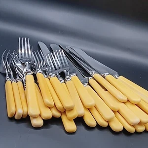 Vintage Zelluloid Griffe Edelstahl Besteck 32 Teile 18 Messer 14 Gabeln - Bild 1 von 9