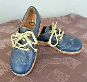 Vintage Mid-Century Buster Brown Blue Wing-tip Kids Size 9.5 Tie Shoes Tan Soles - Picture 1 of 9