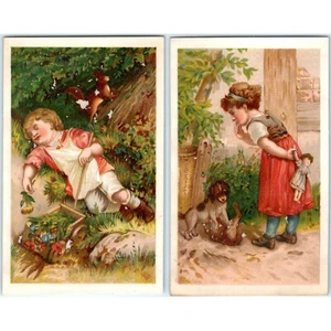 x2 SET um 1880 süßes kleines Mädchen draußen Welpen Spielstock Sammelkarten Hase C30 - Bild 1 von 5