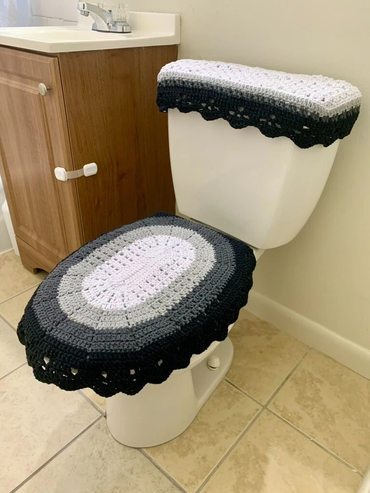 Moderno juego de 2 baños de ganchillo - cubierta de tapa de inodoro y cubierta de tanque de agua  Foto 1 de 4