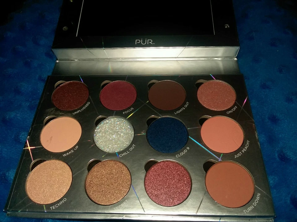 PUR out of The Blue Light up Vanity 12 Pan Eyeshadow Palette 16g