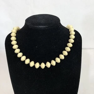 Cream Oval Necklace with Plastic Beads Retro Vintage 17" Classic White - Picture 1 of 6