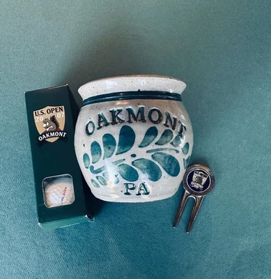 Recuerdos de Oakmont 2007 abiertos a Estados Unidos, bolas con el logotipo de Titleist, cerámica Oakmont, emparejamientos Foto 1 de 4